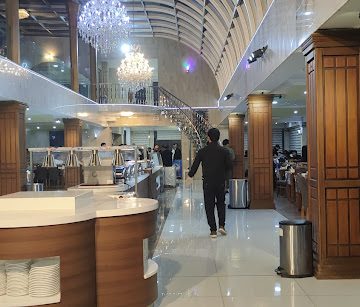 هتل ابراج الشرق کربلا، با امکانات رفاهی بالا و محیطی آرامش‌بخش، مکانی مناسب برای زائران است. لحظات خوشی را در این هتل سپری کنید.