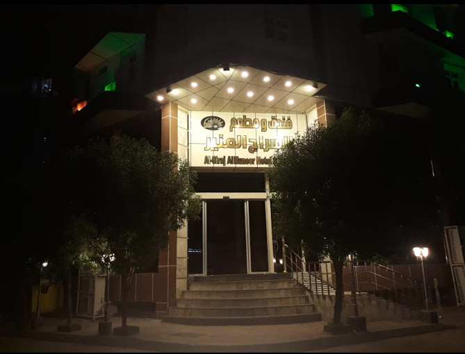 هتل سراج المنیر کربلا، اقامتی آرام و دلپذیر در نزدیکی حرم امام حسین (ع) را برای زائران فراهم می‌کند.