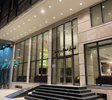 هتل مکارم العباس کربلا با ارائه خدمات ممتاز و اتاق‌های لوکس، بهترین گزینه برای زائرانی است که به دنبال راحتی و آرامش در سفر خود هستند.