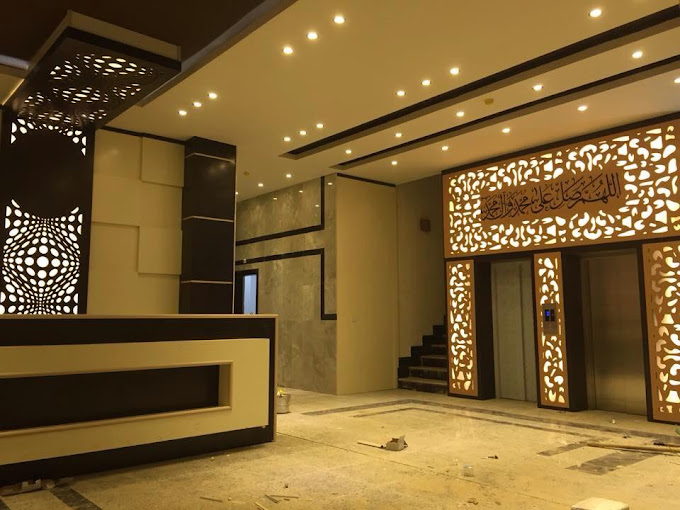 در هتل عطر الجنه کربلا، زائران می‌توانند از آرامش و زیبایی محیط لذت ببرند. این هتل با دسترسی آسان به حرم، تجربه‌ای خاص از سفر معنوی را ارائه می‌دهد.