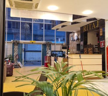 با اقامت در هتل ریتاج کربلا، مهمانان می‌توانند از خدمات متنوع و امکانات مدرن بهره‌مند شوند و لحظات خاصی را در کنار عزیزان خود سپری کنند.