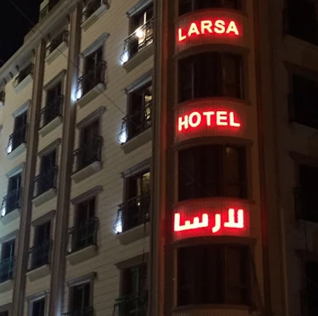 نمای بیرونی هتل لارسا کربلا