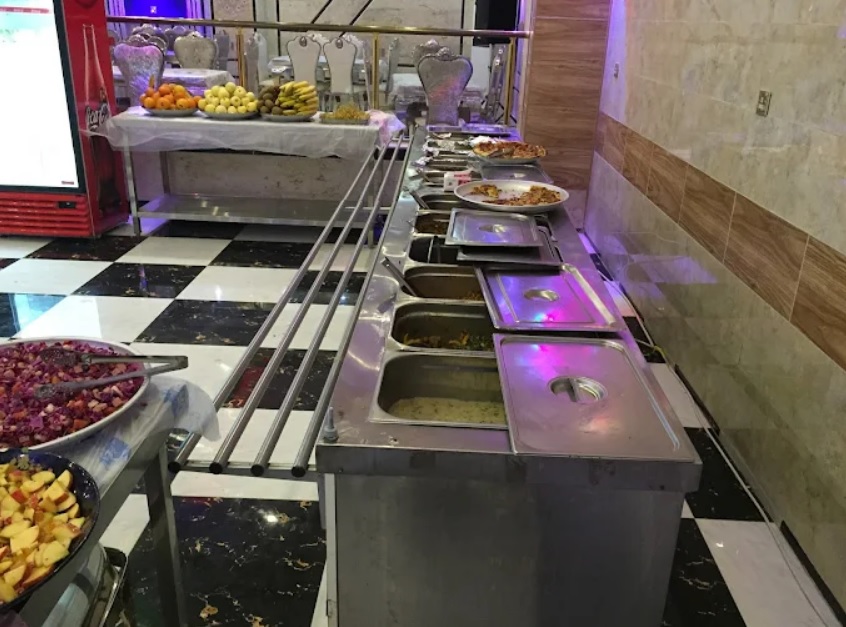 رستوران هتل مدینه عطا با غذاهای محلی