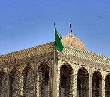 نمایی از مرقد صافی صفا در روز بارانی