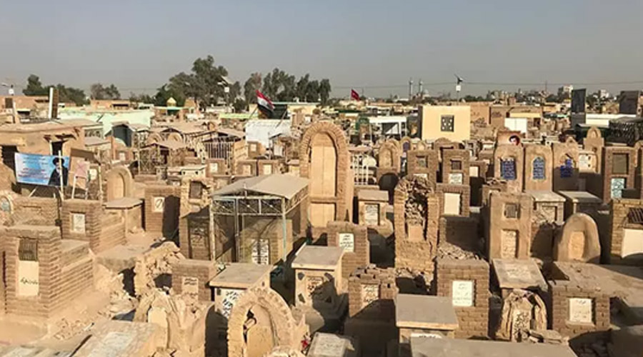 نمایی از آرامگاههای مشهور در وادیالسلام