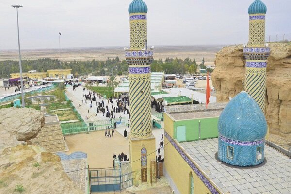  تصویر زائران در کنار چشمه امیرالمؤمنین
