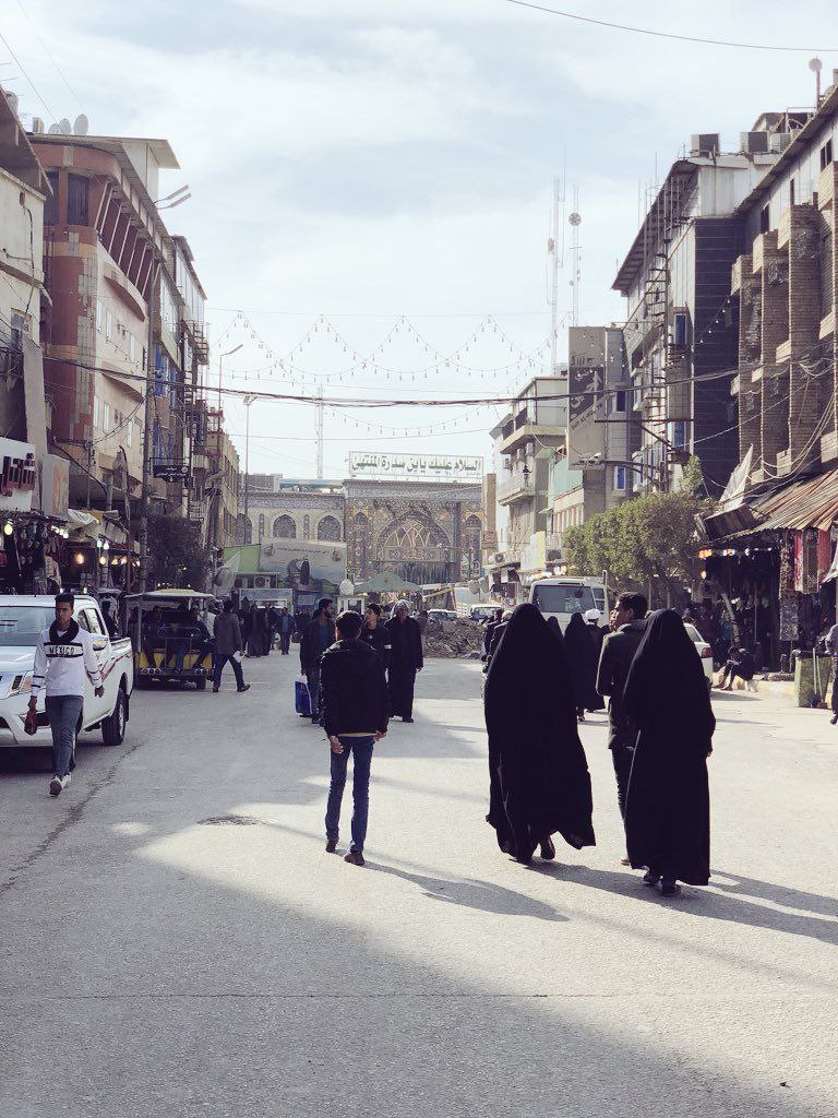  تصویر زائران با نذورات نزدیک سدره