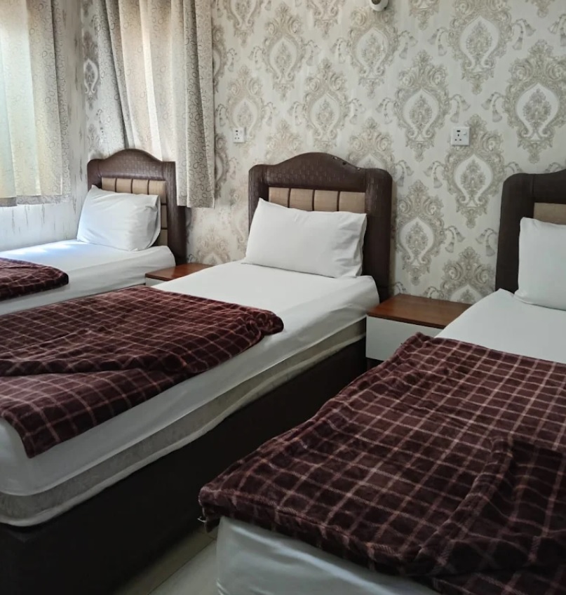 خدمات پذیرش در هتل باب