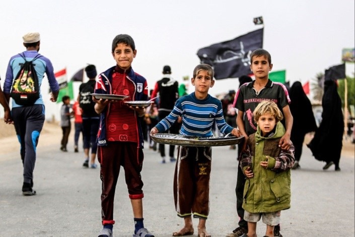 پیاده روی خانوادگی با نوجوانان