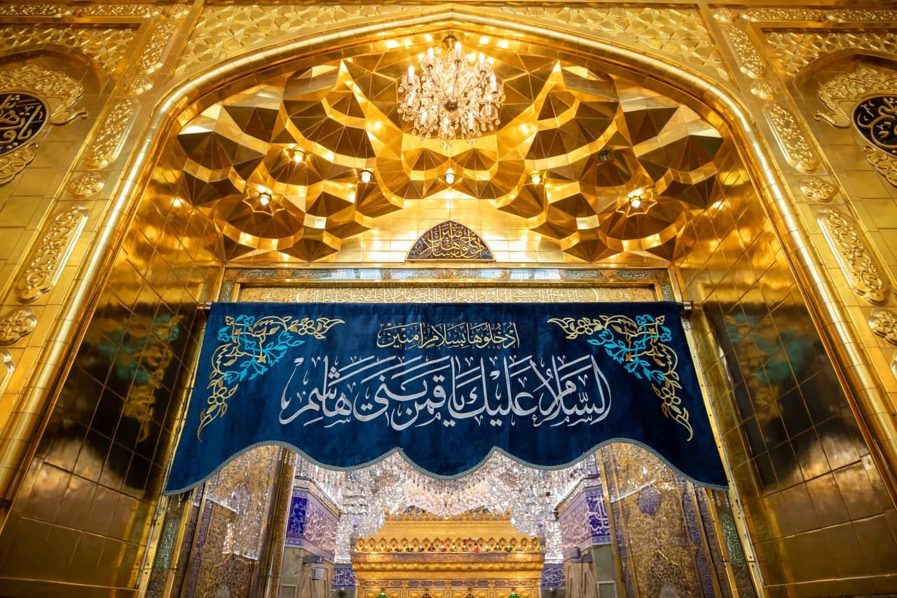 نیایش آرام زیر قبه