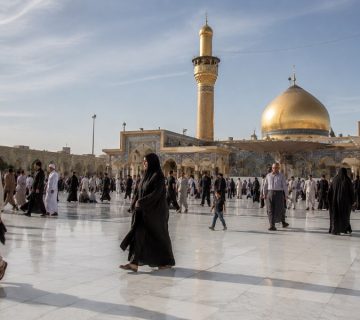 زائران در مسیر بین نجف و کربلا