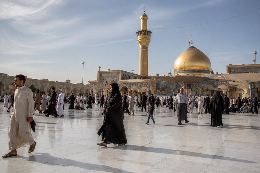زائران در مسیر بین نجف و کربلا