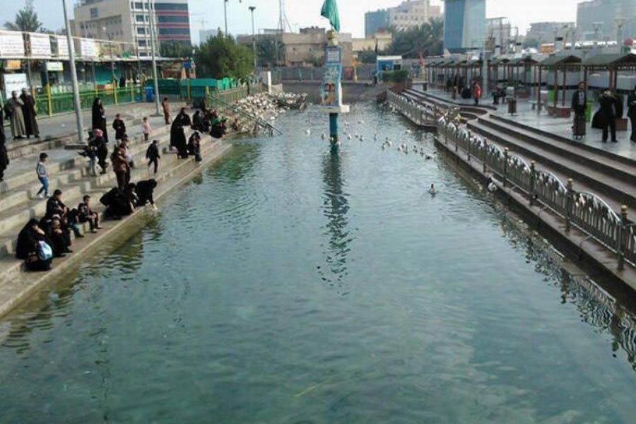زائران در حال بازدید از محل منسوب به علقمه 