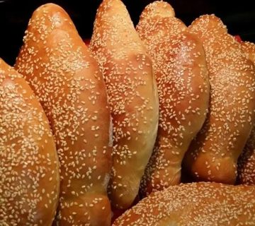 ساندویچ داخل نان صمون در کربلا