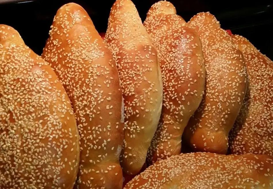 ساندویچ داخل نان صمون در کربلا